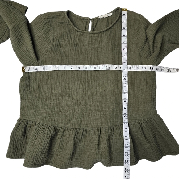 Copper Key Button-Back Peplum Top with Puff Sleeves - Picture 3 of 5